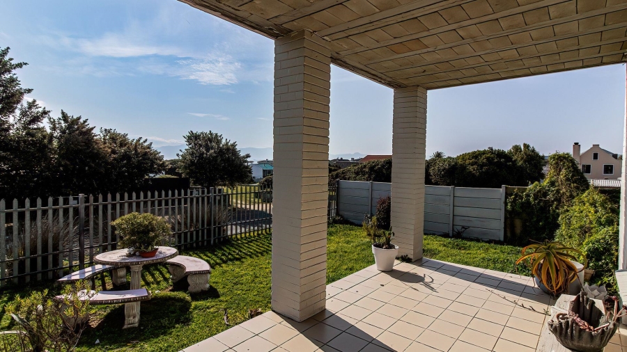 4 Bedroom Property for Sale in De Kelders Western Cape